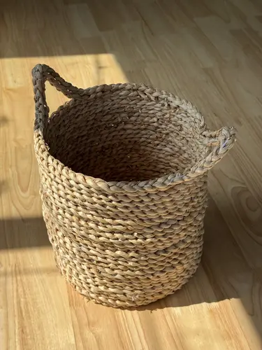 Плетеная корзина из джута: модель X-BS15M, размер 26 x 26 см