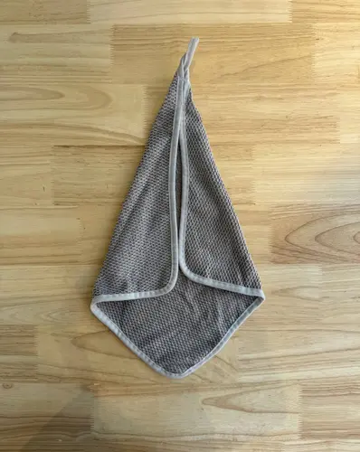 Mikrofiber paxtadan tayyorlangan, namlikni yaxshi shimadigan va ilgichli sochiq, model X-KT4