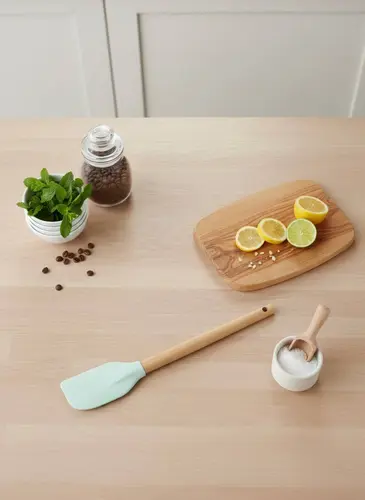 Силиконовая лопатка-шпатель с деревянной ручкой (зел.)